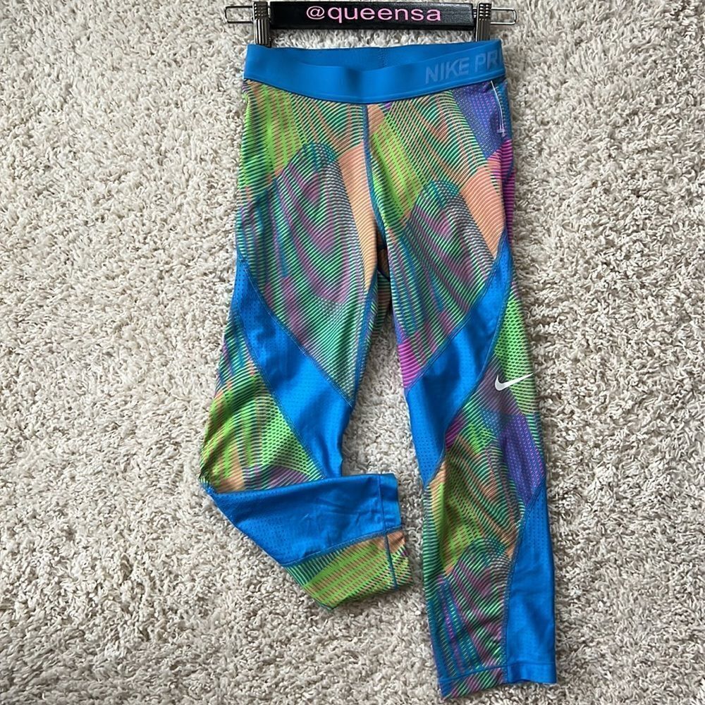 Nike Pro Hypercool Frequency Compression Capri - Picture 2 of 11